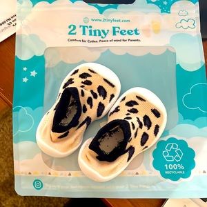 Brand New - Never Worn. 2 Tiny Feet baby / toddler walking shoes